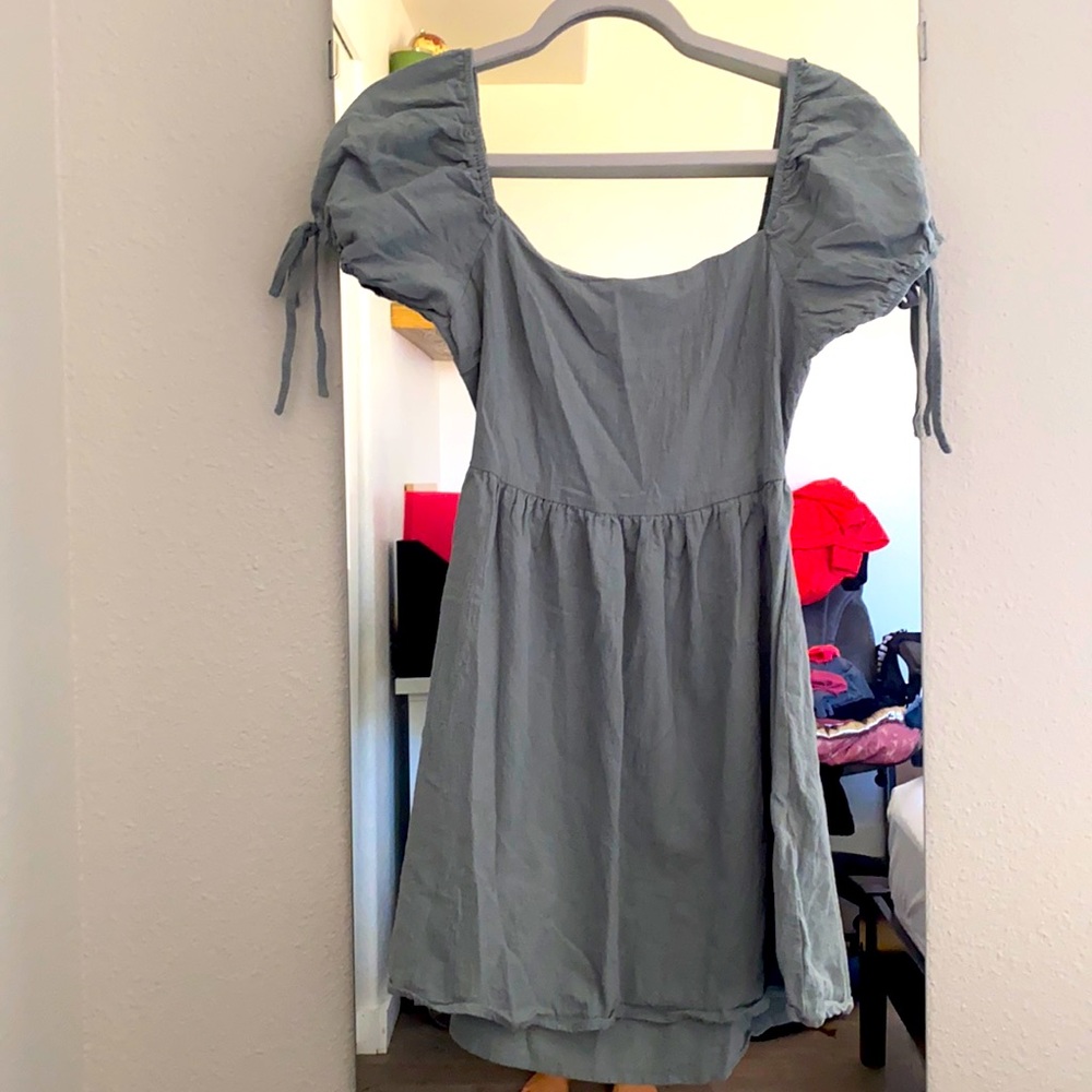 Green puff sleeve dress